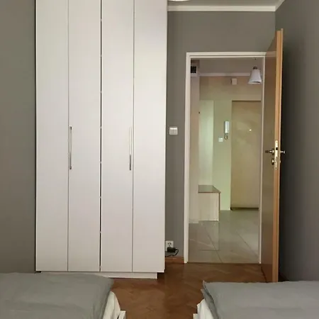 Apartment Guest *